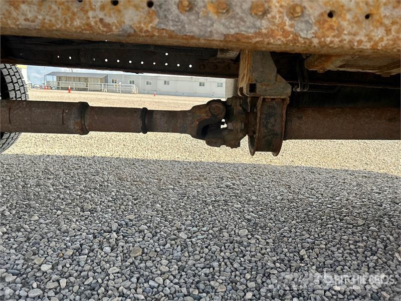Hino 195 شاحنات ذات هيكل صندوقي