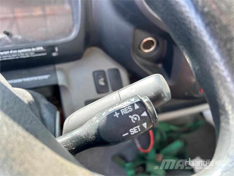 Hino 195 Camiones con caja de remolque