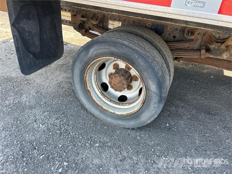 Hino 195 شاحنات ذات هيكل صندوقي