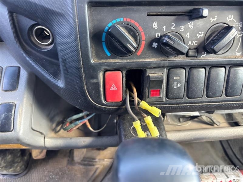 Hino 195 Camiones plataforma