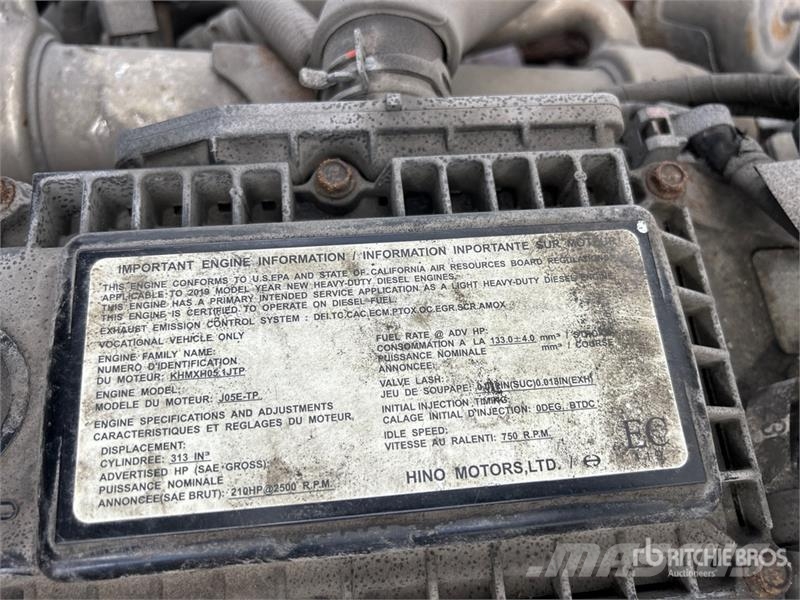 Hino 195 Camiones con caja de remolque