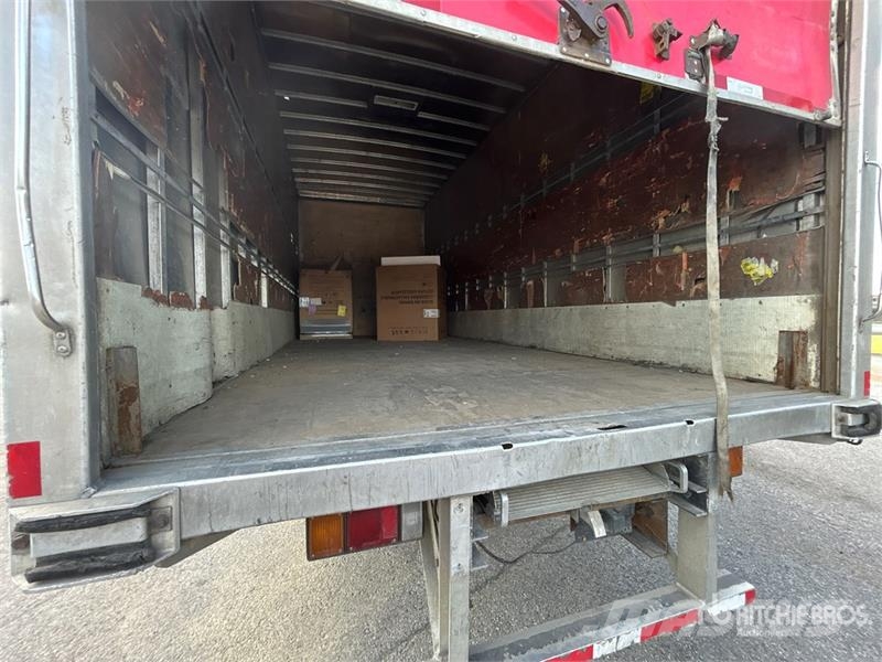 Hino 195 Camiones con caja de remolque