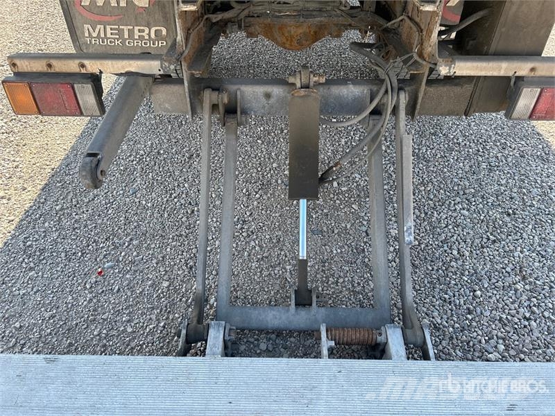 Hino 195 شاحنات ذات هيكل صندوقي