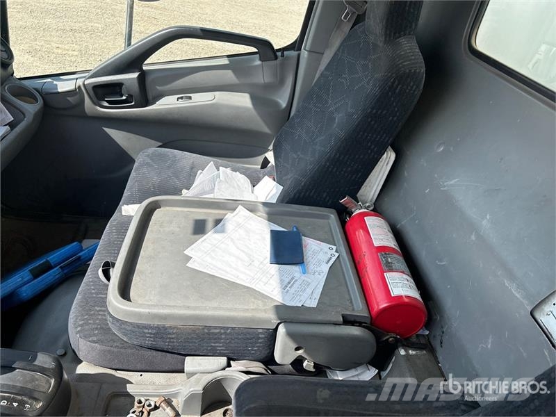 Hino 195 Camiones con caja de remolque