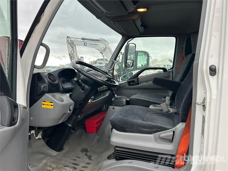 Hino 195 Грузовики-Фургоны