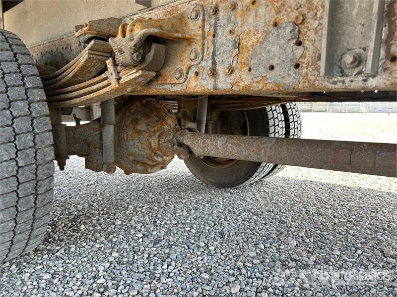 Hino 195 شاحنات ذات هيكل صندوقي