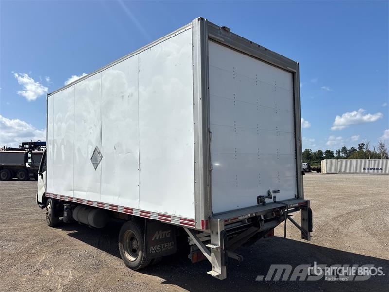 Hino 195 شاحنات ذات هيكل صندوقي