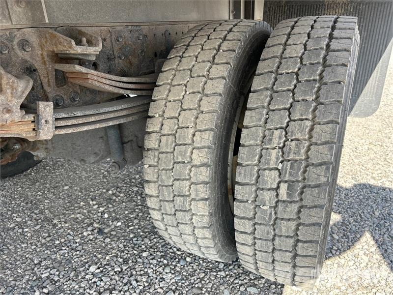 Hino 195 Camiones con caja de remolque