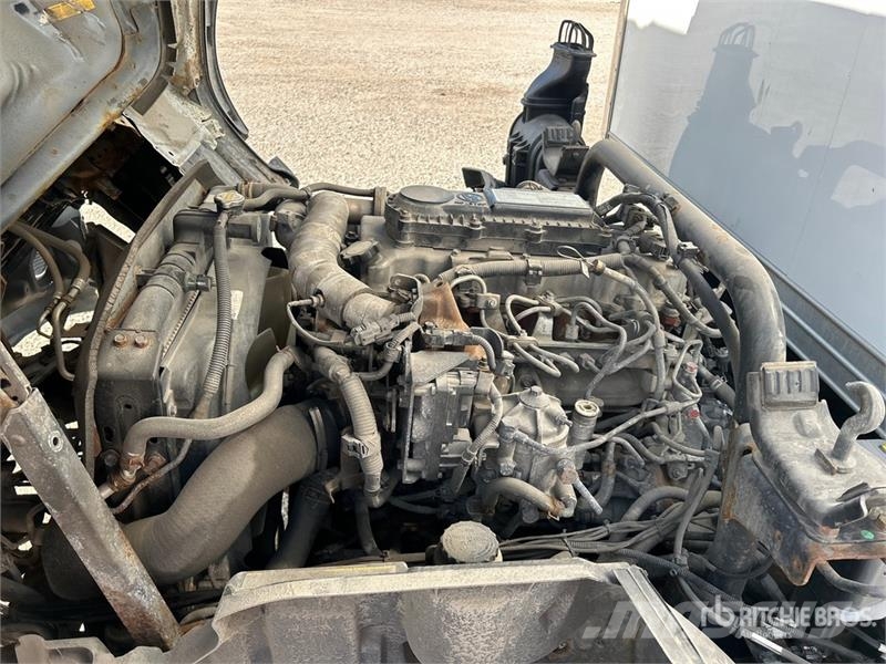 Hino 195 Camiones con caja de remolque