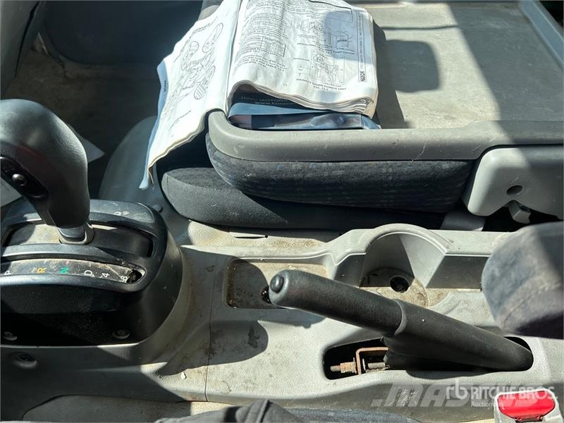 Hino 195 شاحنات ذات هيكل صندوقي