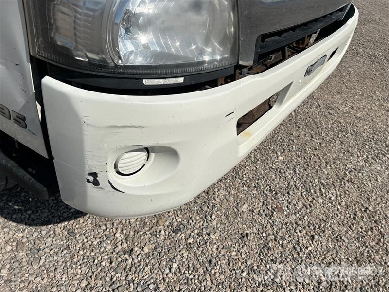 Hino 195 شاحنات ذات هيكل صندوقي