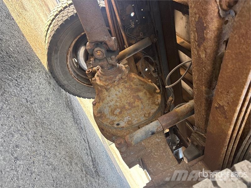 Hino 195 貨箱式卡車