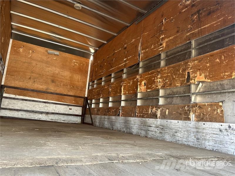 Hino 195 Camiones con caja de remolque