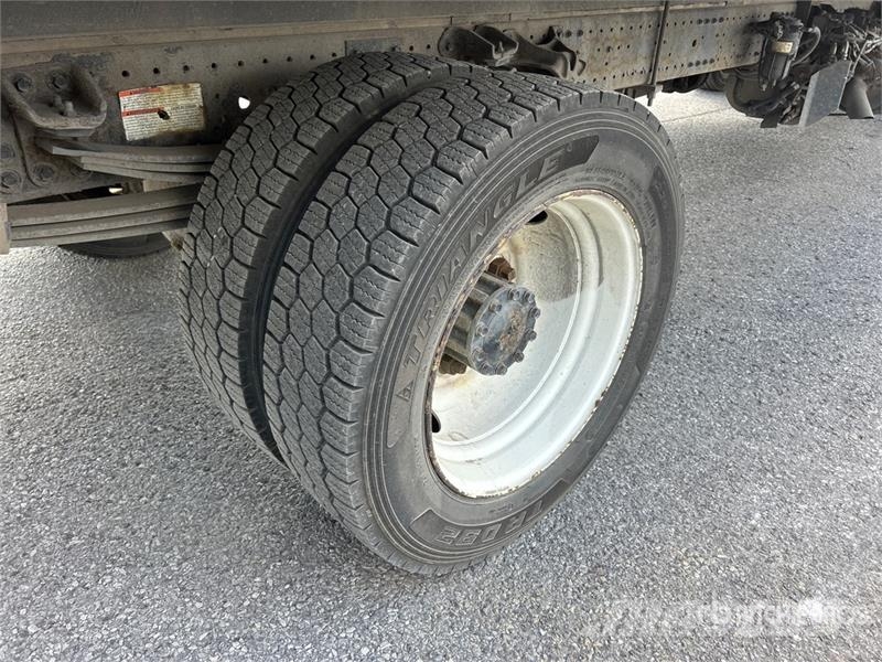 Hino 195 Camiones con caja de remolque