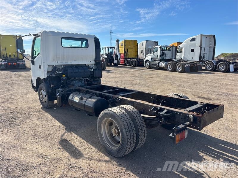 Hino 195 Kabine i unutrašnjost