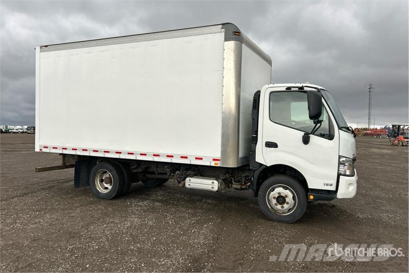 Hino 195 Грузовики-Фургоны