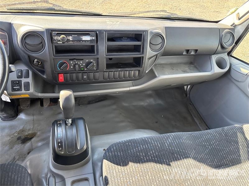 Hino 195 Kabine i unutrašnjost