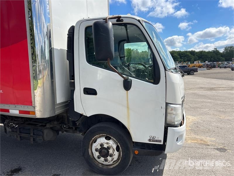 Hino 195 Camiones con caja de remolque