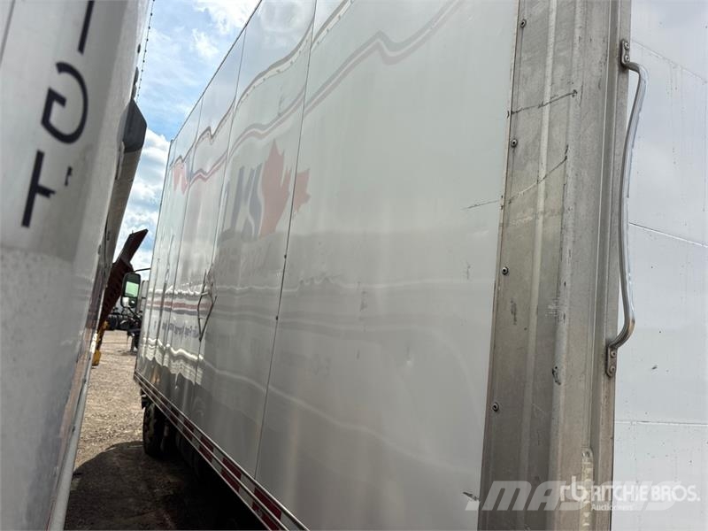Hino 195 Camiones con caja de remolque