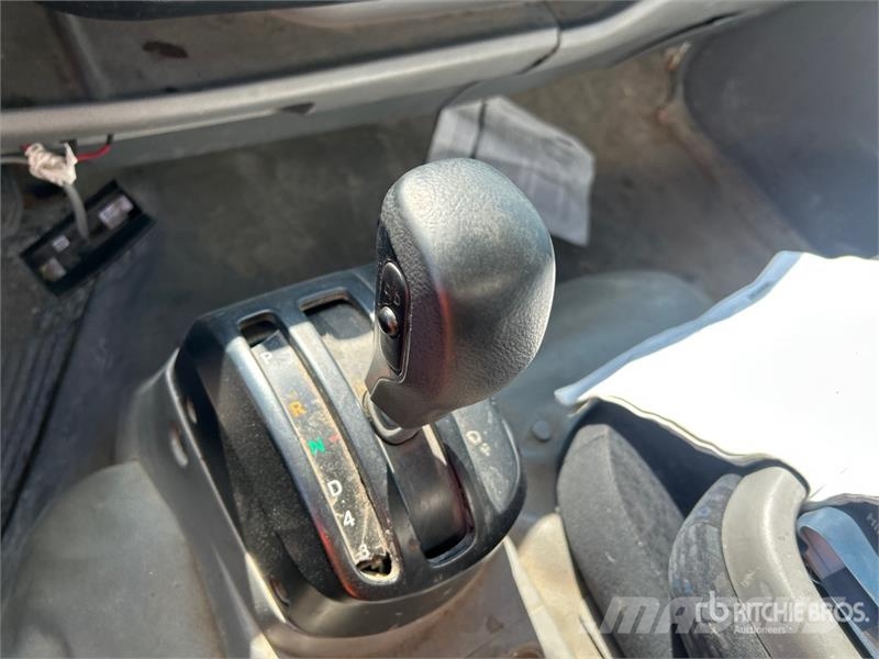 Hino 195 شاحنات ذات هيكل صندوقي
