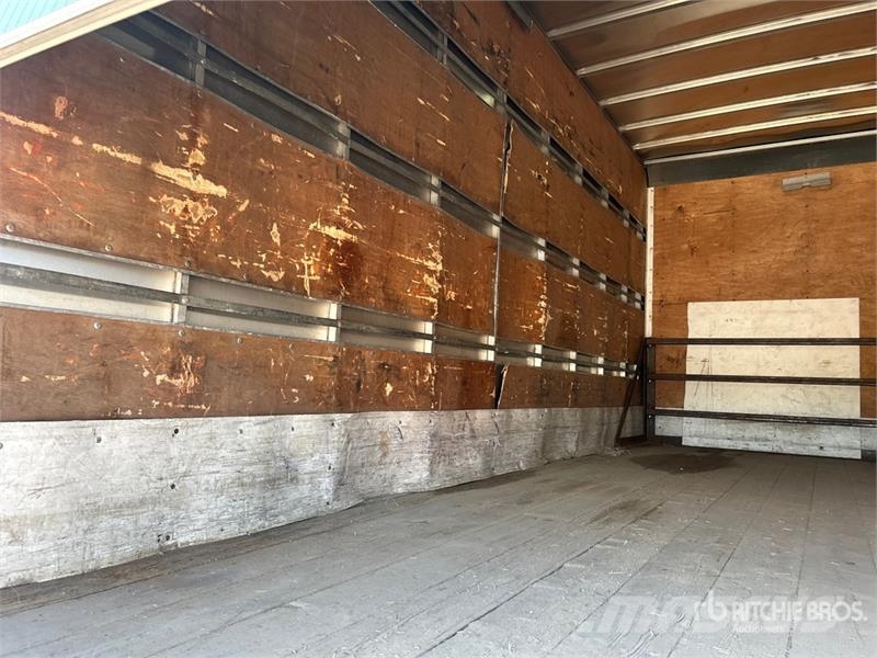Hino 195 شاحنات ذات هيكل صندوقي
