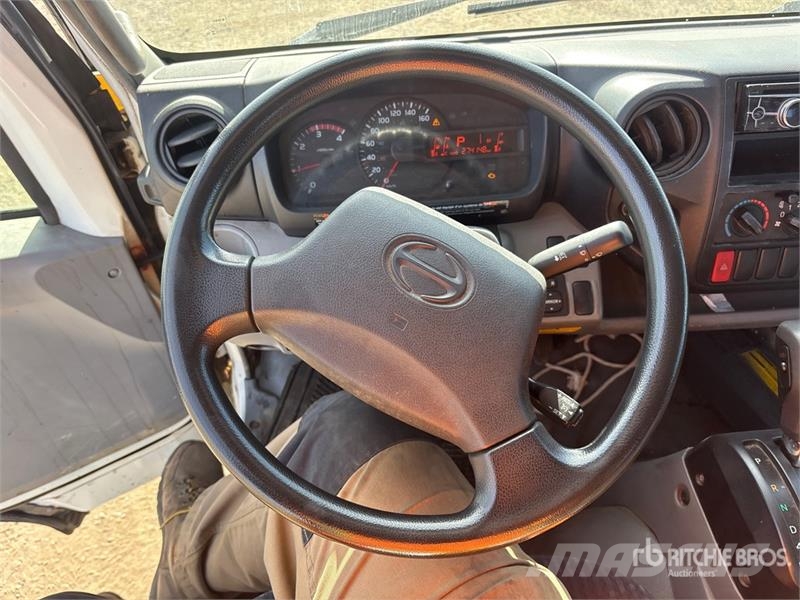 Hino 195 Kabine i unutrašnjost