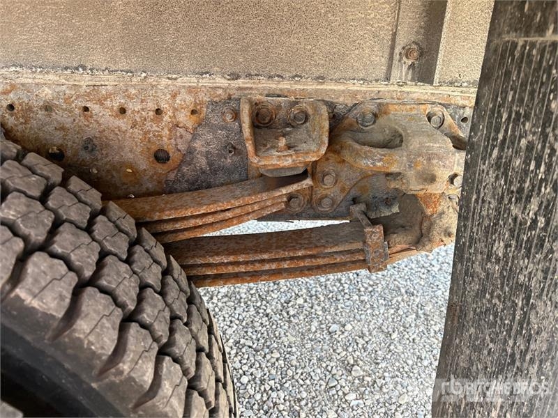 Hino 195 شاحنات ذات هيكل صندوقي