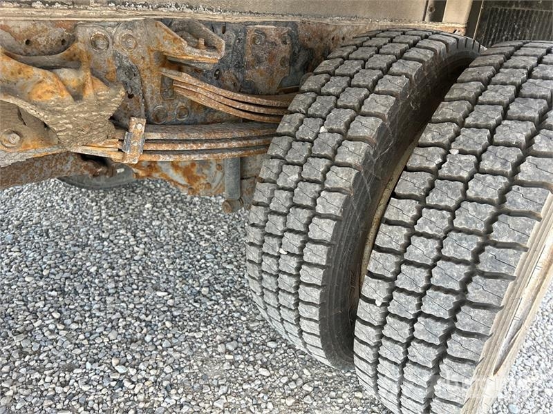 Hino 195 شاحنات ذات هيكل صندوقي