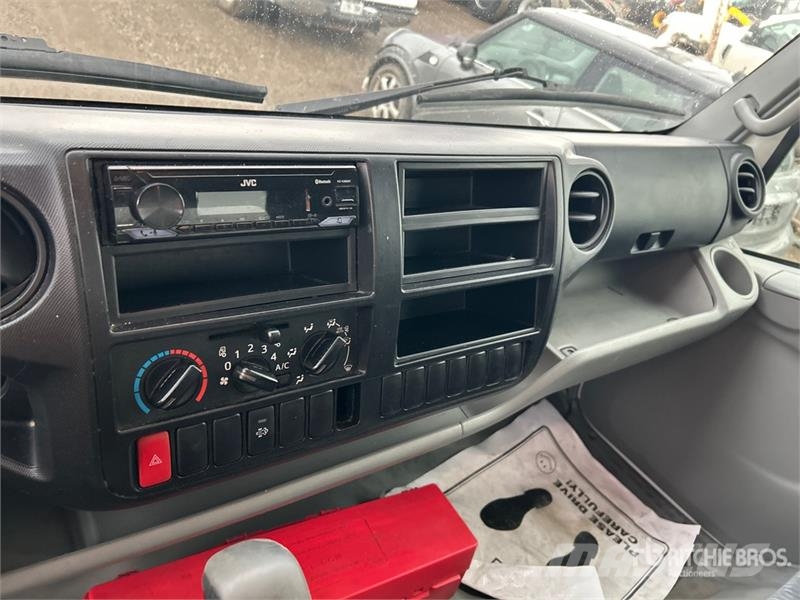 Hino 195 Грузовики-Фургоны