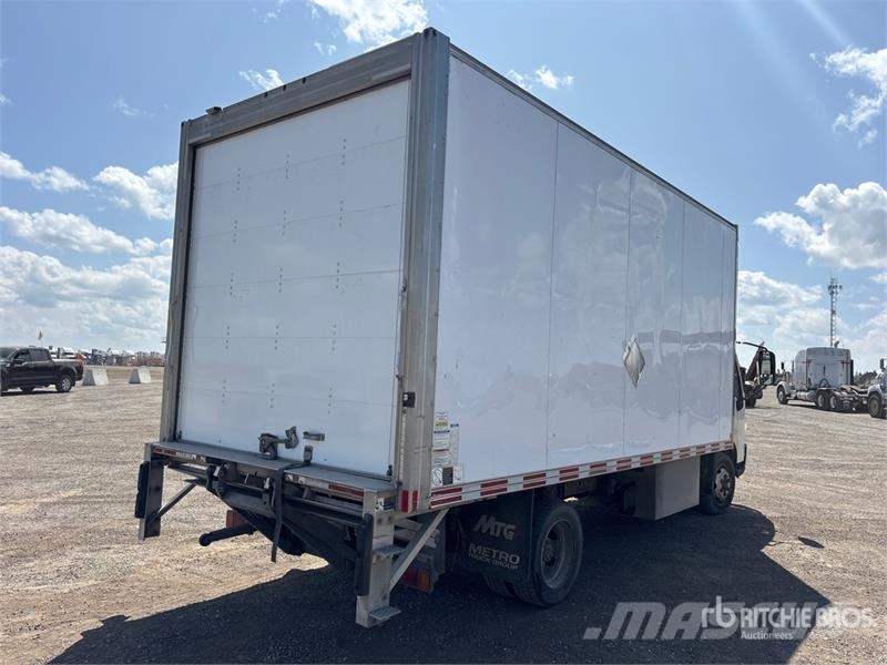 Hino 195 شاحنات ذات هيكل صندوقي