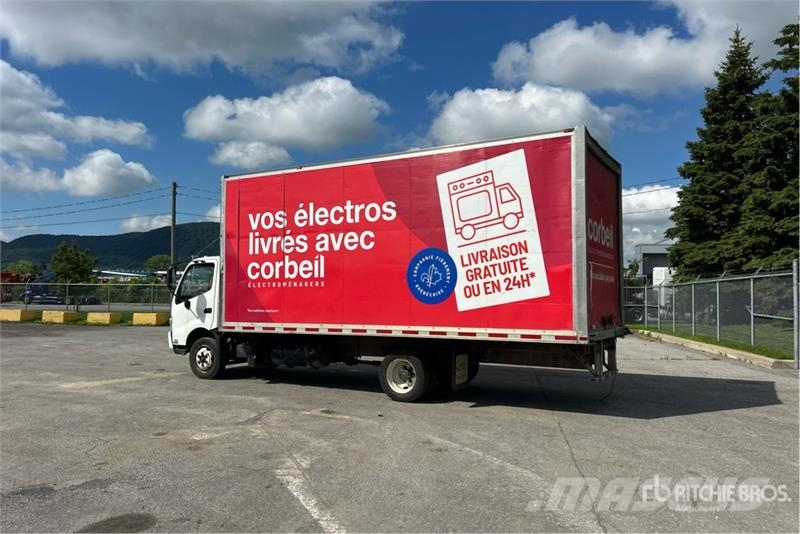 Hino 195 Camiones con caja de remolque