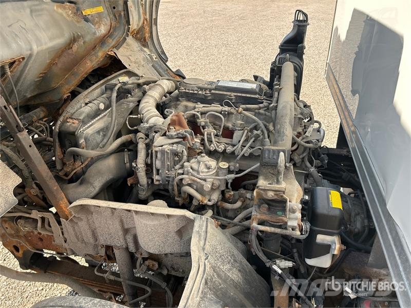 Hino 195 شاحنات ذات هيكل صندوقي