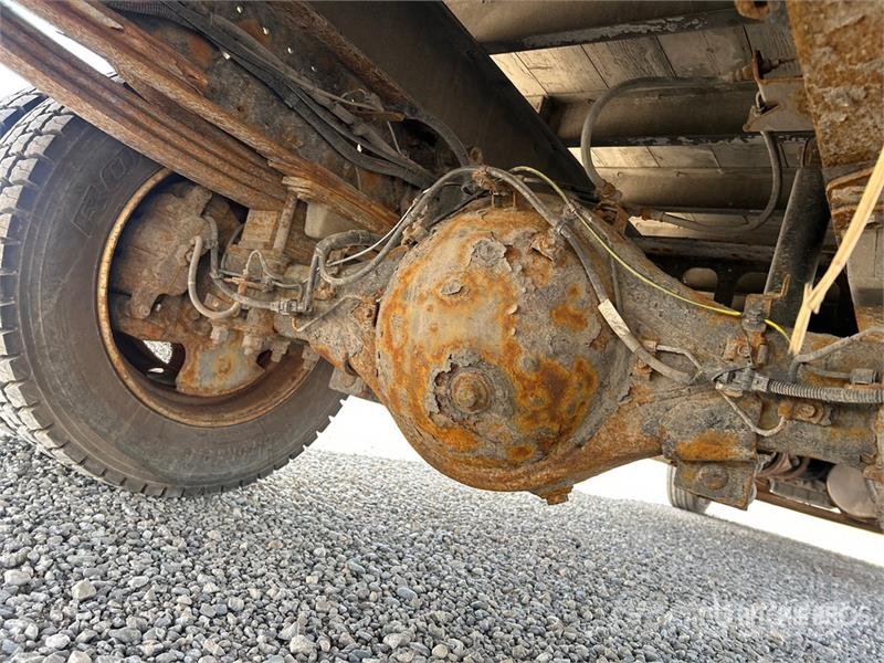 Hino 195 شاحنات ذات هيكل صندوقي