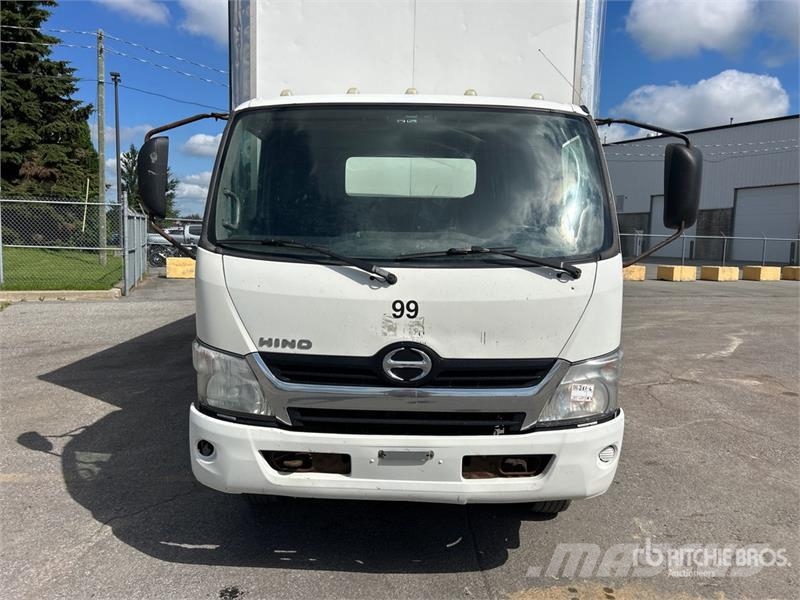 Hino 195 Camiones con caja de remolque