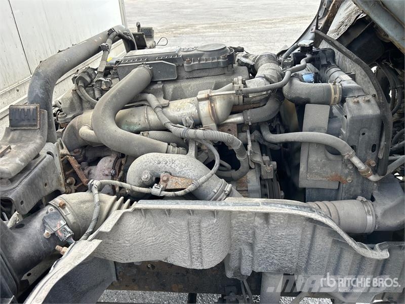 Hino 195 Camiones con caja de remolque