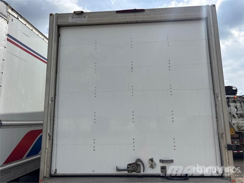 Hino 195 Camiones con caja de remolque