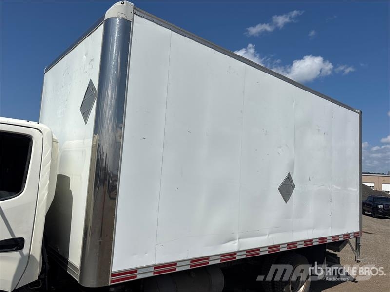 Hino 195 شاحنات ذات هيكل صندوقي