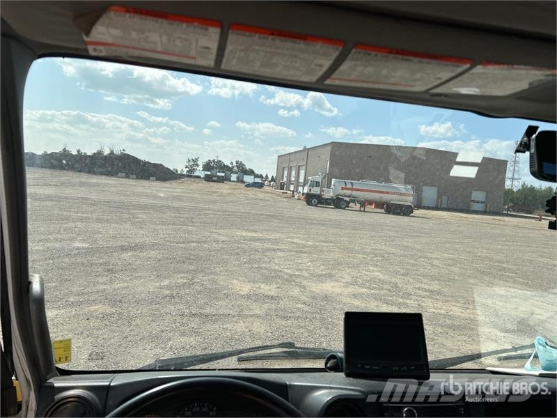 Hino 195 Camiones con caja de remolque