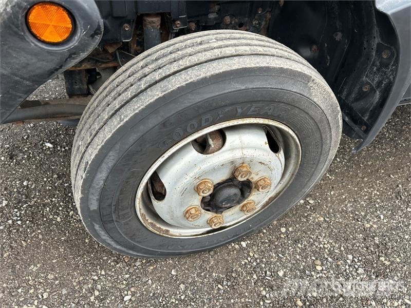 Hino 195 Грузовики-Фургоны