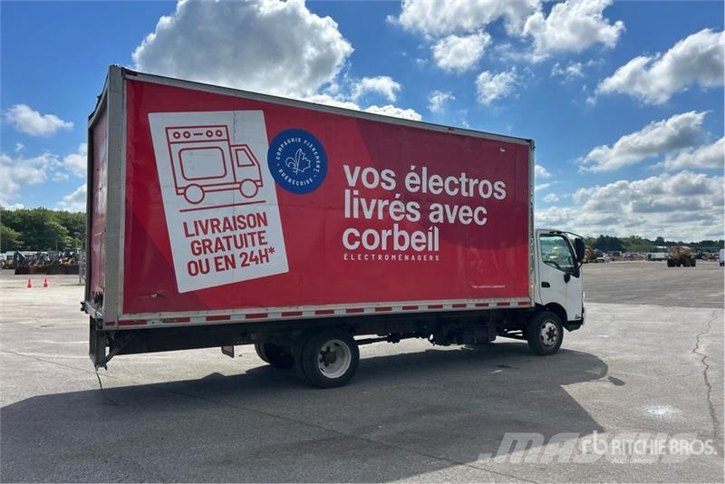 Hino 195 Camiones con caja de remolque