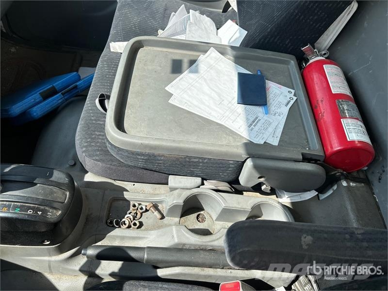 Hino 195 Camiones con caja de remolque