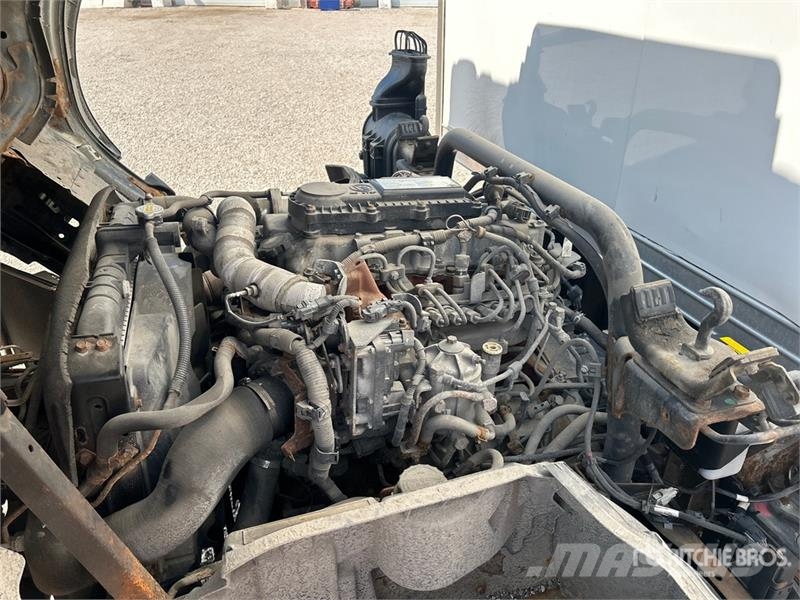 Hino 195 شاحنات ذات هيكل صندوقي
