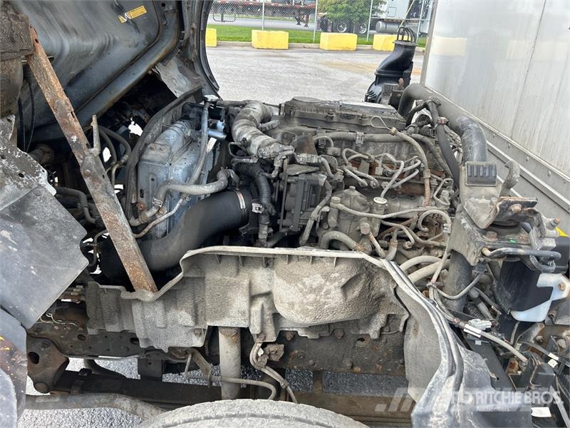 Hino 195 Camiones con caja de remolque