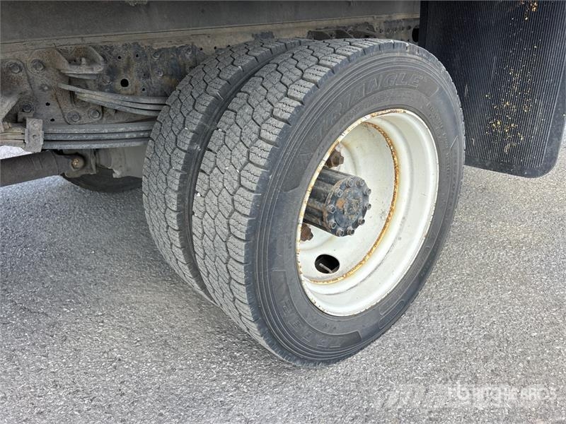 Hino 195 Camiones con caja de remolque
