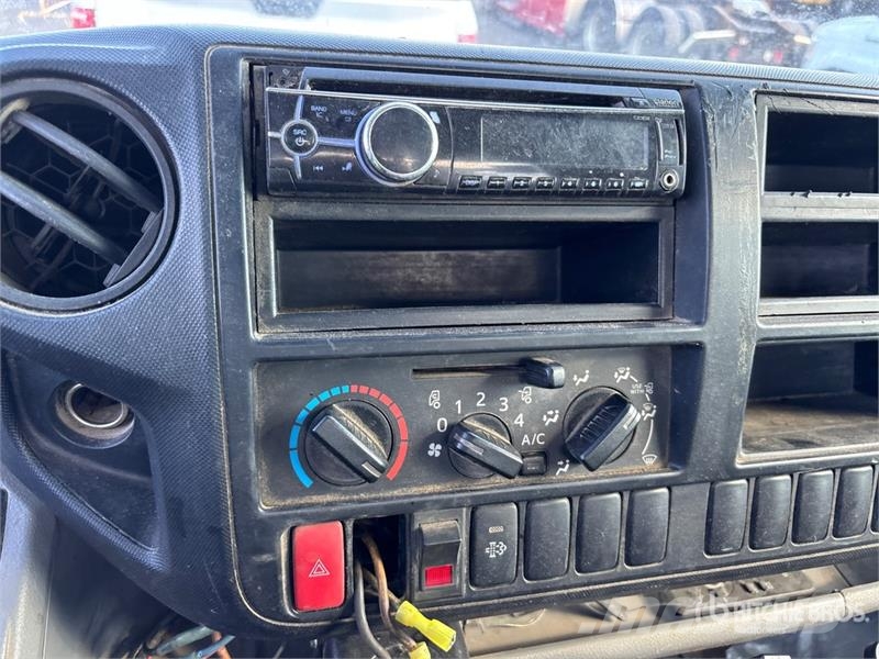 Hino 195 Camiones plataforma