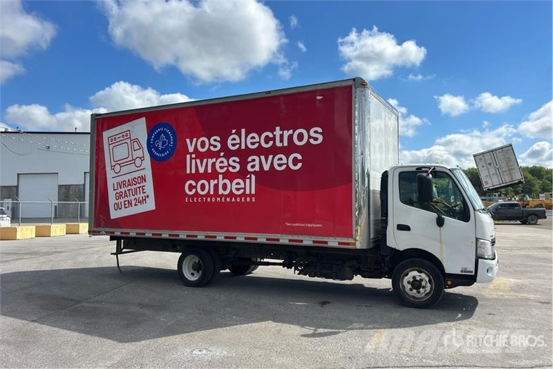 Hino 195 Camiones con caja de remolque