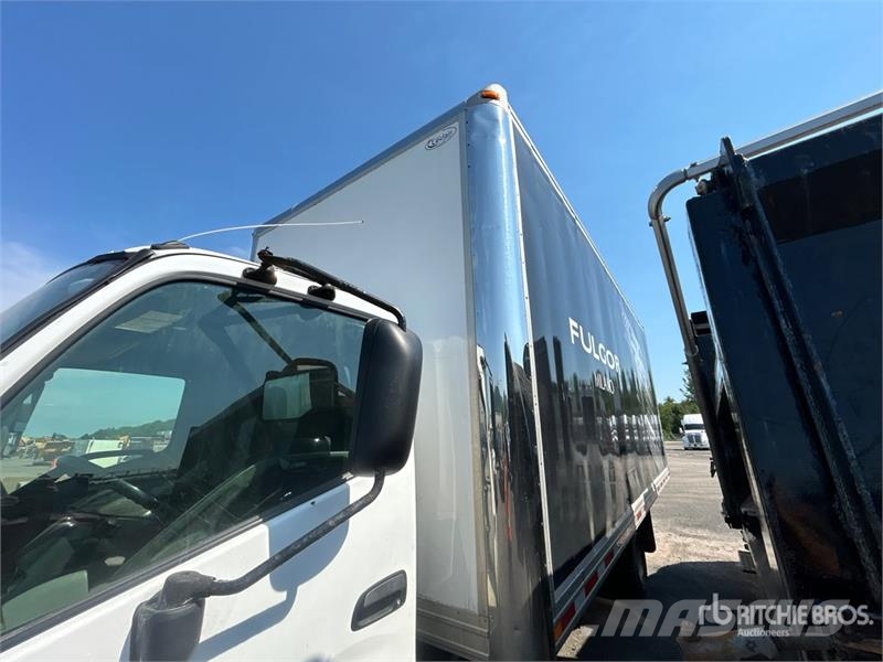 Hino 195 شاحنات ذات هيكل صندوقي