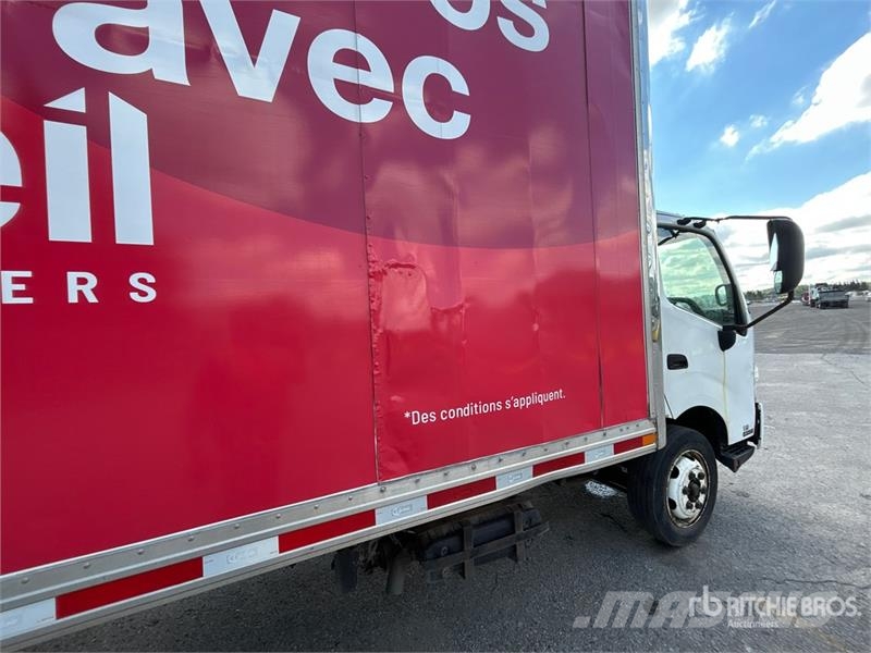 Hino 195 Camiones con caja de remolque