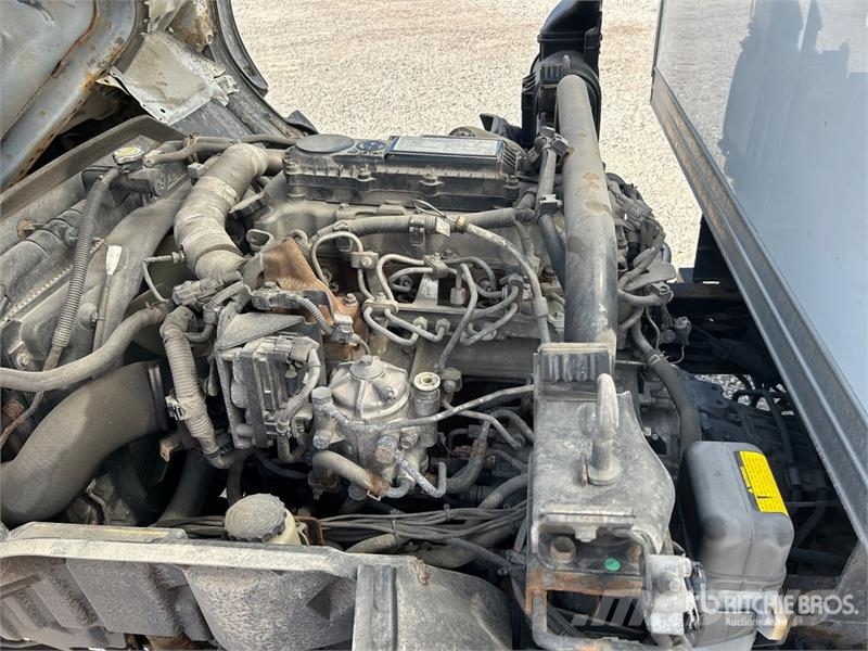 Hino 195 Camiones con caja de remolque