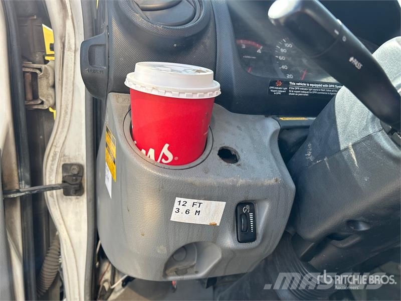 Hino 195 Camiones con caja de remolque